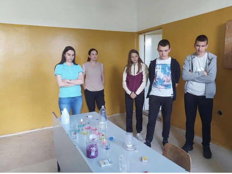Tимски угледни час