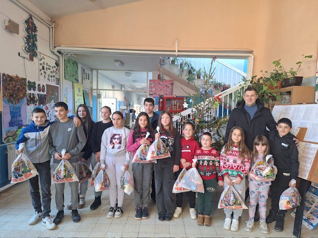 Новогодишњи пакетићи од општине Брус